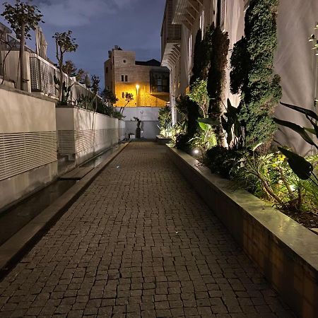 Laura Compound- Authentic 1 Bedroom Charming & Specious Tel-Aviv Extérieur photo
