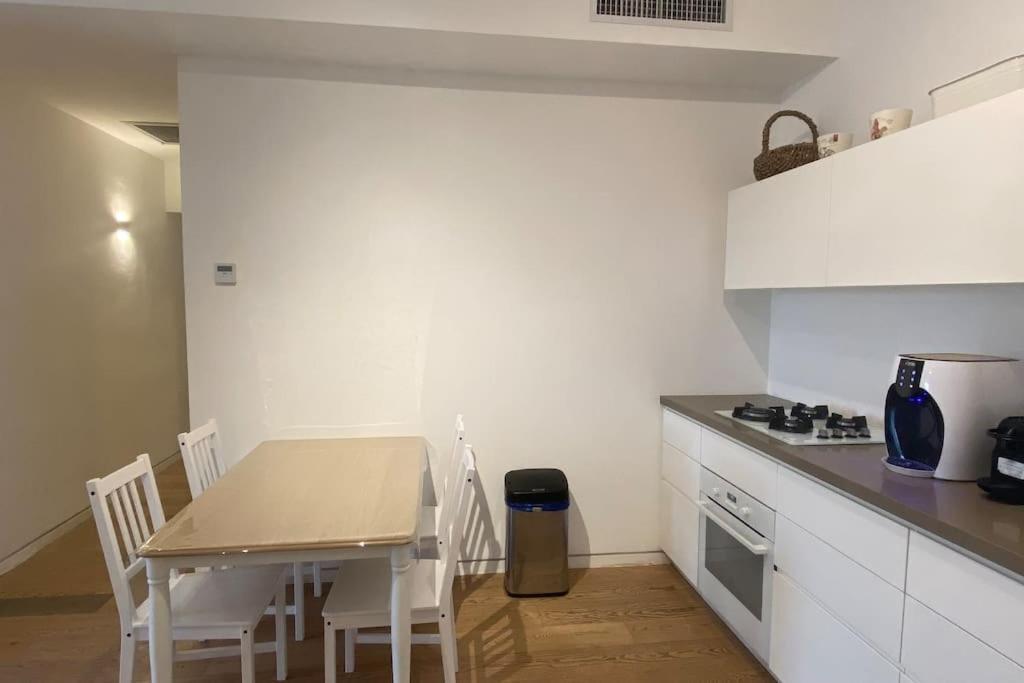Laura Compound- Authentic 1 Bedroom Charming & Specious Tel-Aviv Extérieur photo