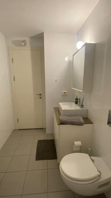 Laura Compound- Authentic 1 Bedroom Charming & Specious Tel-Aviv Extérieur photo