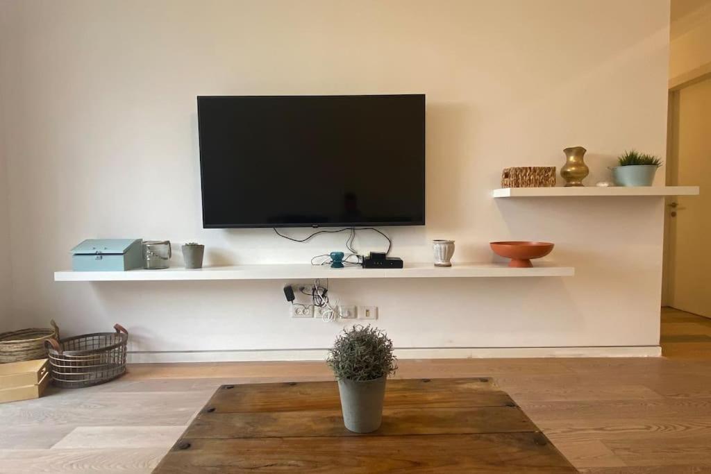 Laura Compound- Authentic 1 Bedroom Charming & Specious Tel-Aviv Extérieur photo