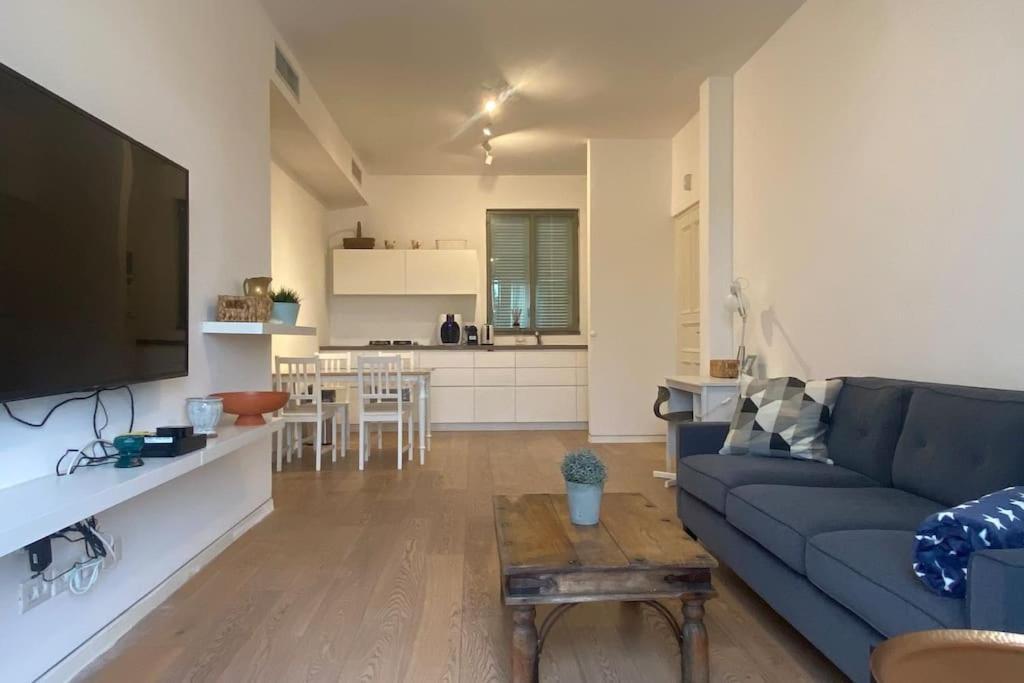 Laura Compound- Authentic 1 Bedroom Charming & Specious Tel-Aviv Extérieur photo